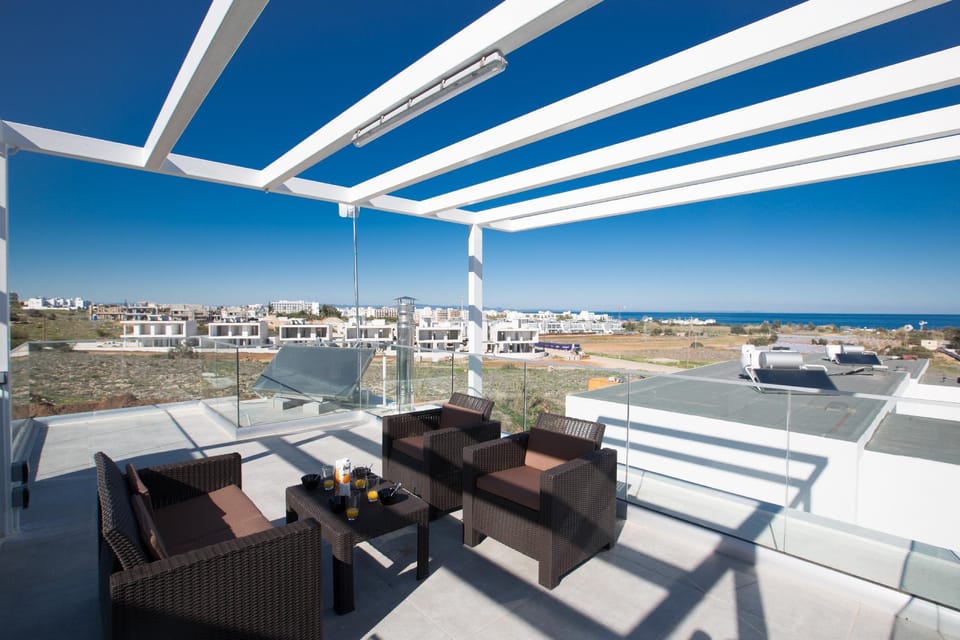 Villa Prol25, Beautiful 2bdr Protaras Villa with Pool, Close to Fig Tree Bay Resort in Protaras