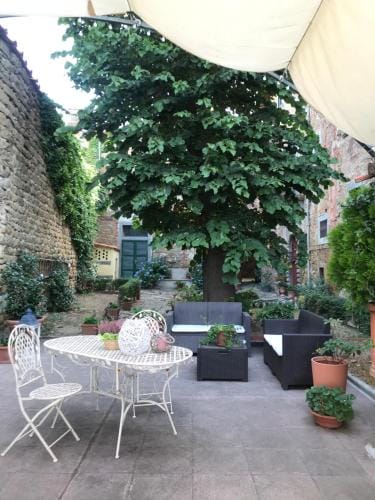 Suite Romantica con Giardino in Dimora Storica - Camera e Appartamento - B&B Palazzo Robicci Hotel in Castiglion Fiorentino