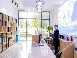 Lutoushe Intelligent Hotel (Hangzhou Wenze Road Subway Station) Hotel in Hangzhou