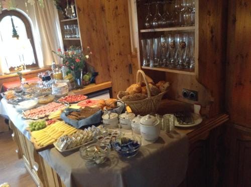 Hotel Garni Almhof Hotel in Seefeld