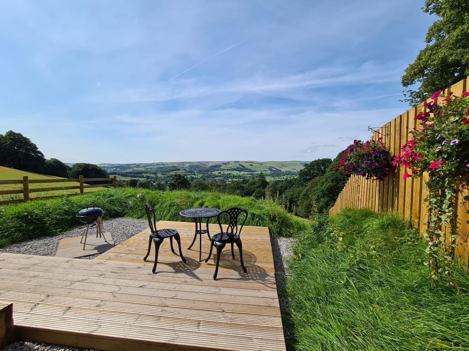 Peak District Shepherds Hut Lodge in High Peak District