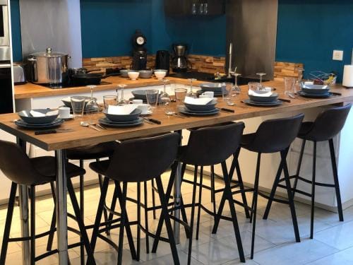 COLIVING TOUT CONFORT- LOOS LES LILLE-MAISON PARTAGEE-7 chambres-5 sdb-6WC-LOOS LES LILLE Hotel in Lille