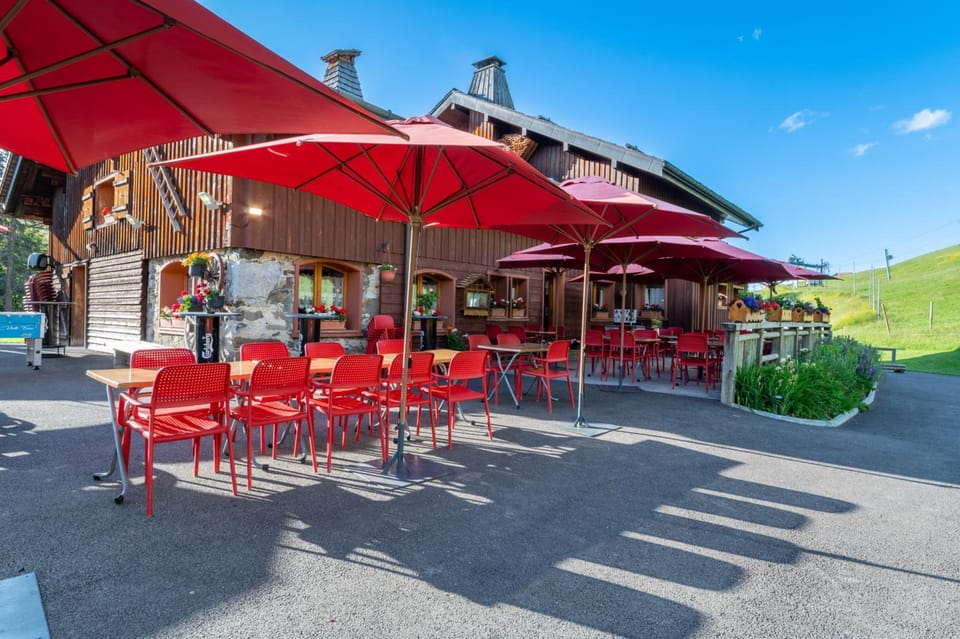 La Vieille Ferme Hotel in Manigod