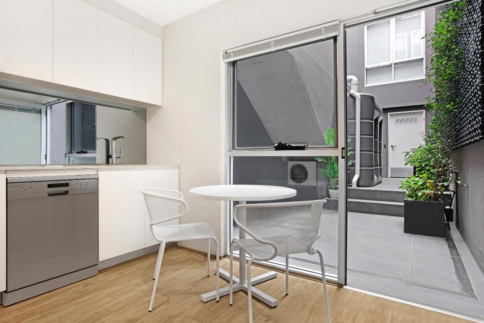 Bondi Beach Studios Suite Hotel in Sydney