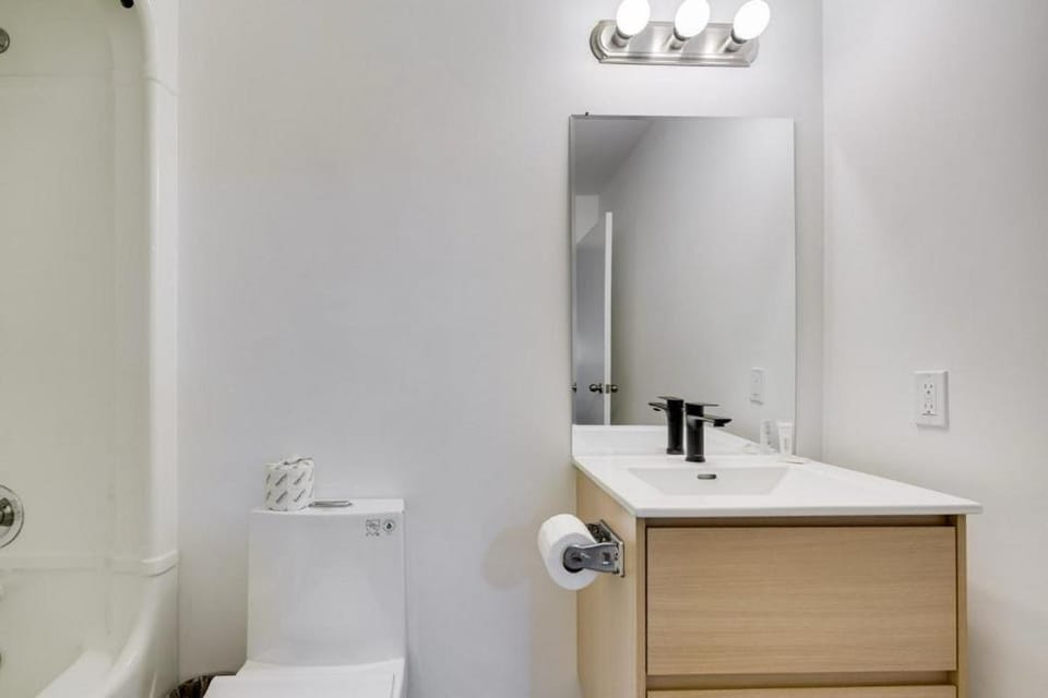Toronto Lakeshore Hotel Motel in Toronto