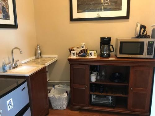 Chessie Room Hotel in Huntington