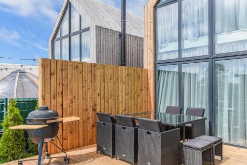 DREAM HOUSE PALANGA WITH PRIVATE SWIMMING POOL, Hot Tub and Sauna Hotel in Palanga
