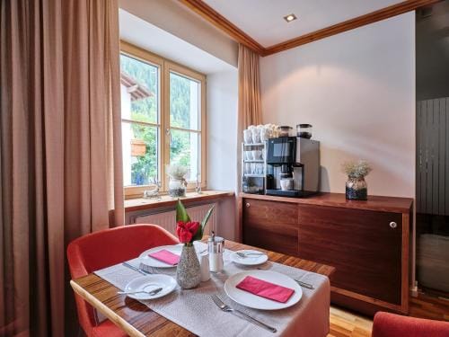 Quality Hosts Arlberg - Hotel Goldenes Kreuz B&B Hotel in Saint Anton am Arlberg