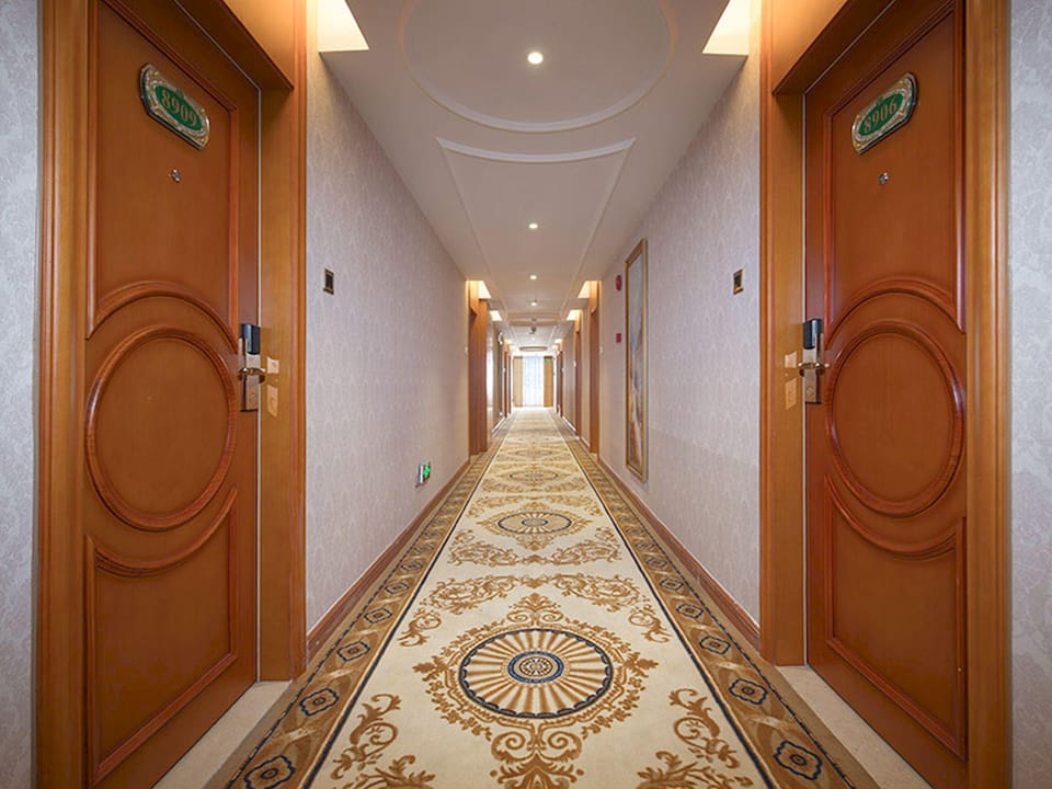 Vienna Hotel Zhongshan Bus Station Hotel in Guangzhou