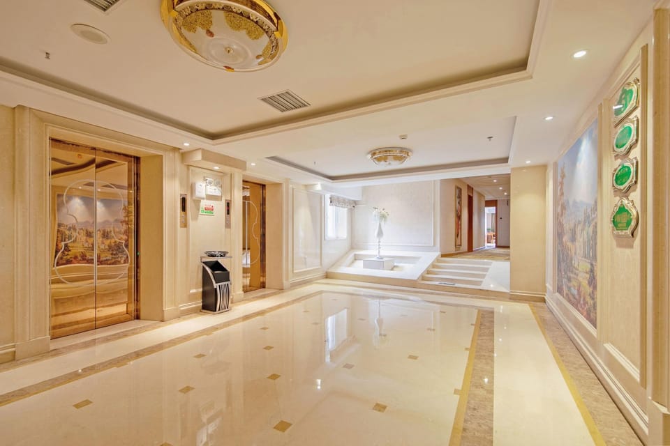 Vienna Hotel Zhongshan Bus Station Hotel in Guangzhou