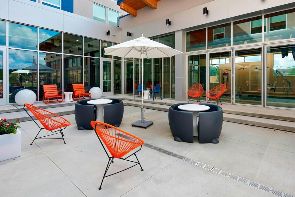 Aloft Cleveland Airport Hotel in Lake Erie
