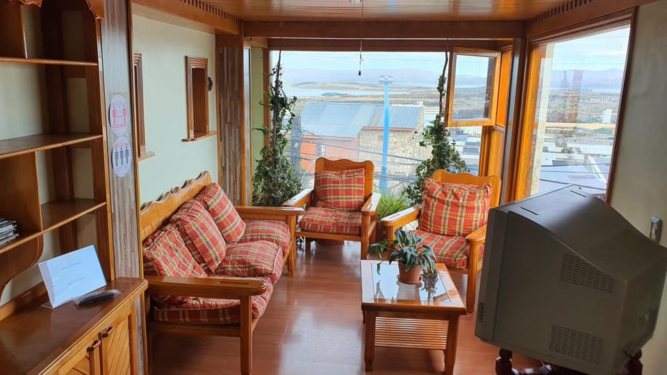 Shared lounge/TV area