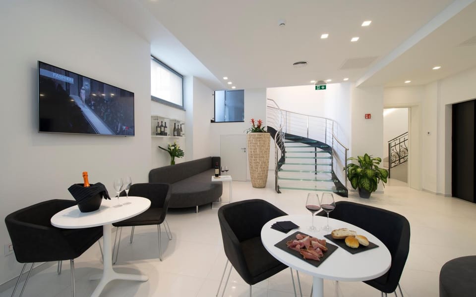 Shared lounge/TV area