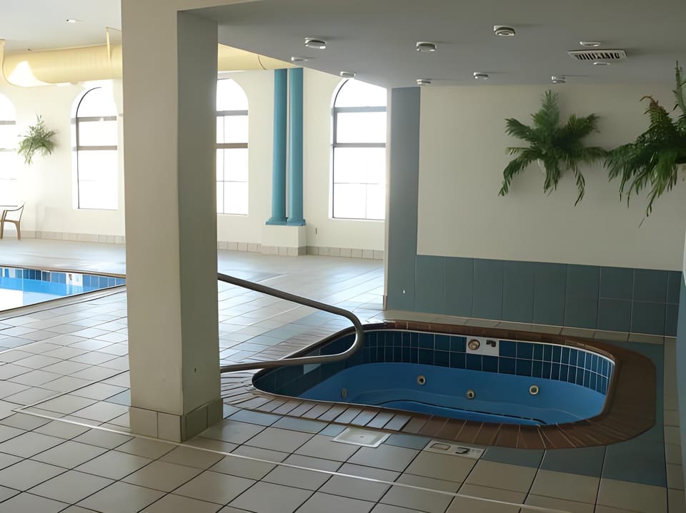 Quality Inn & Suites University Area Hotel in Muncie