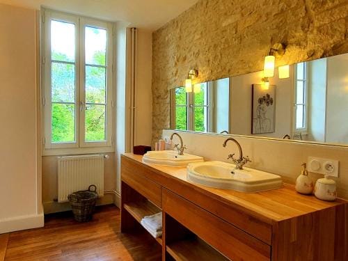 Le Moulin Neuf Hotel in Bourgogne-Franche-Comté