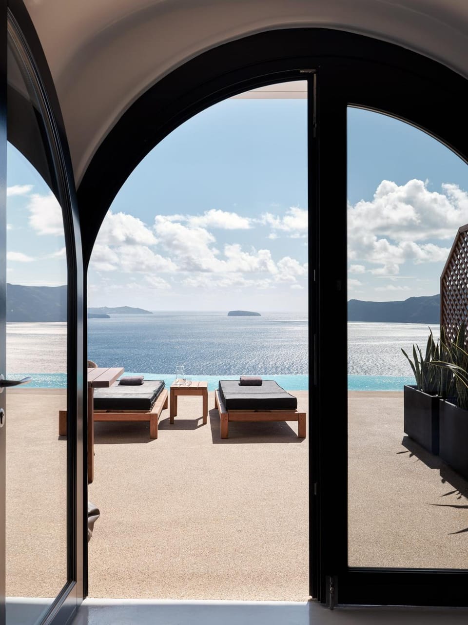Olvos Luxury Suites Hotel in Oia