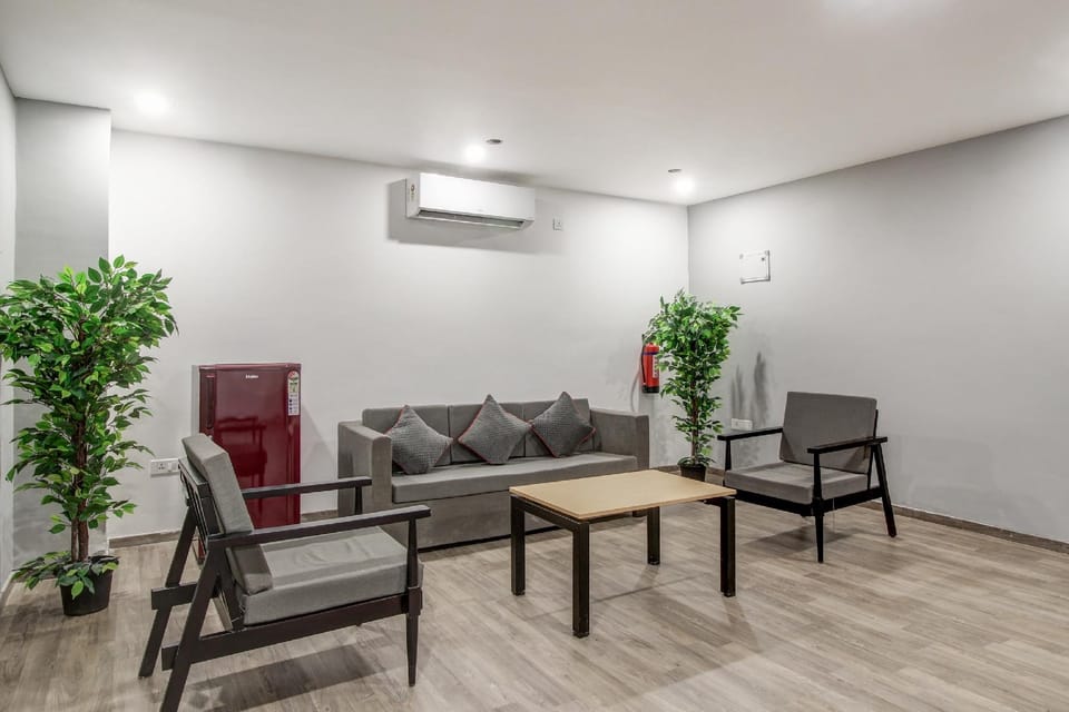 Super Townhouse RCC Majestic 397 LB Nagar Hotel in Hyderabad