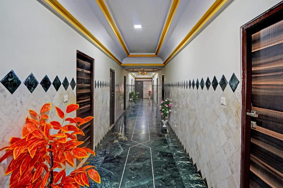 Collection O Crystal Inn Hotel in Ahmedabad