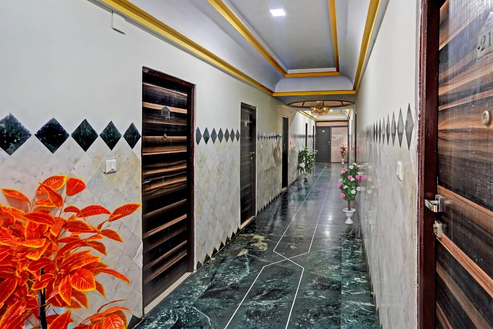 Collection O Crystal Inn Hotel in Ahmedabad