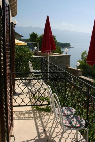 Apartments and rooms by the sea Puntinak, Brac - 12255 Hotel in Selca, Brač
