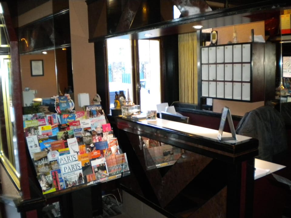 Hotel De La Place Hotel in Montrouge