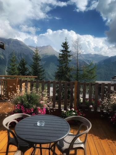 Hotels Les Catrems & Le Montagnou Hotel in Provence-Alpes-Côte d'Azur