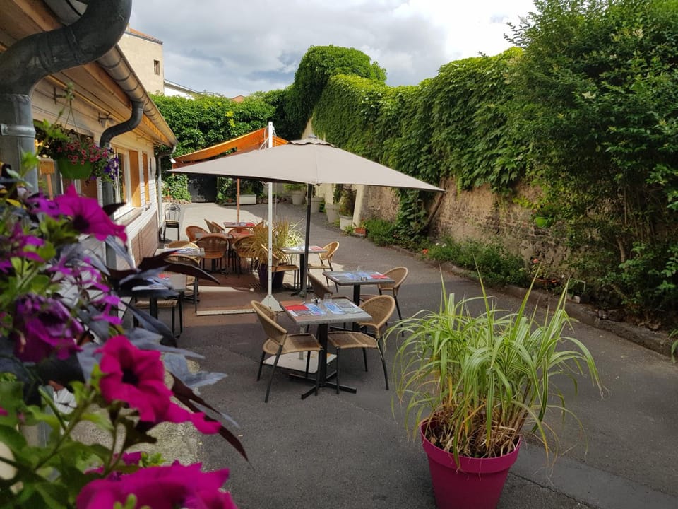 Hotel les Commercants Hotel in Clermont-Ferrand