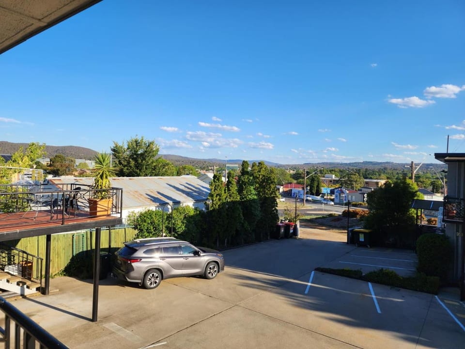 Crest Motor Inn Motel in Queanbeyan