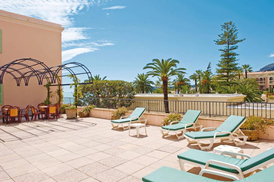 Hotel Vacances Bleues Balmoral Hotel in Menton