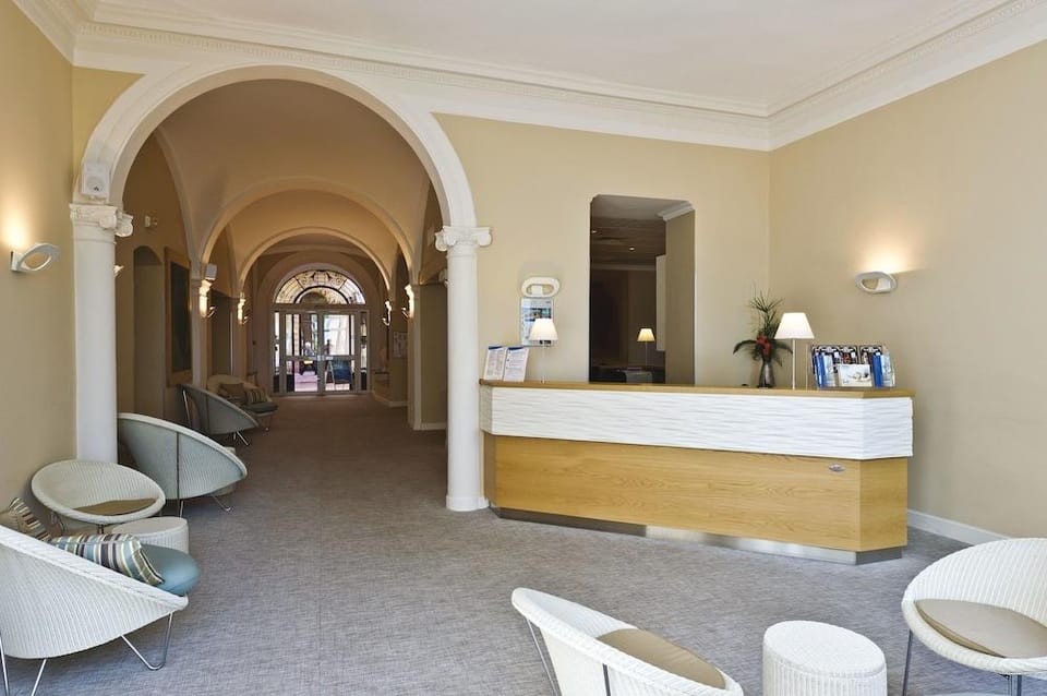 Hotel Vacances Bleues Balmoral Hotel in Menton