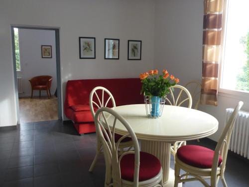 Le Buisson Hotel in Centre-Val de Loire