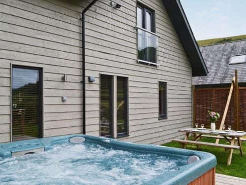 Elm Escapes Lodge in Llangunllo