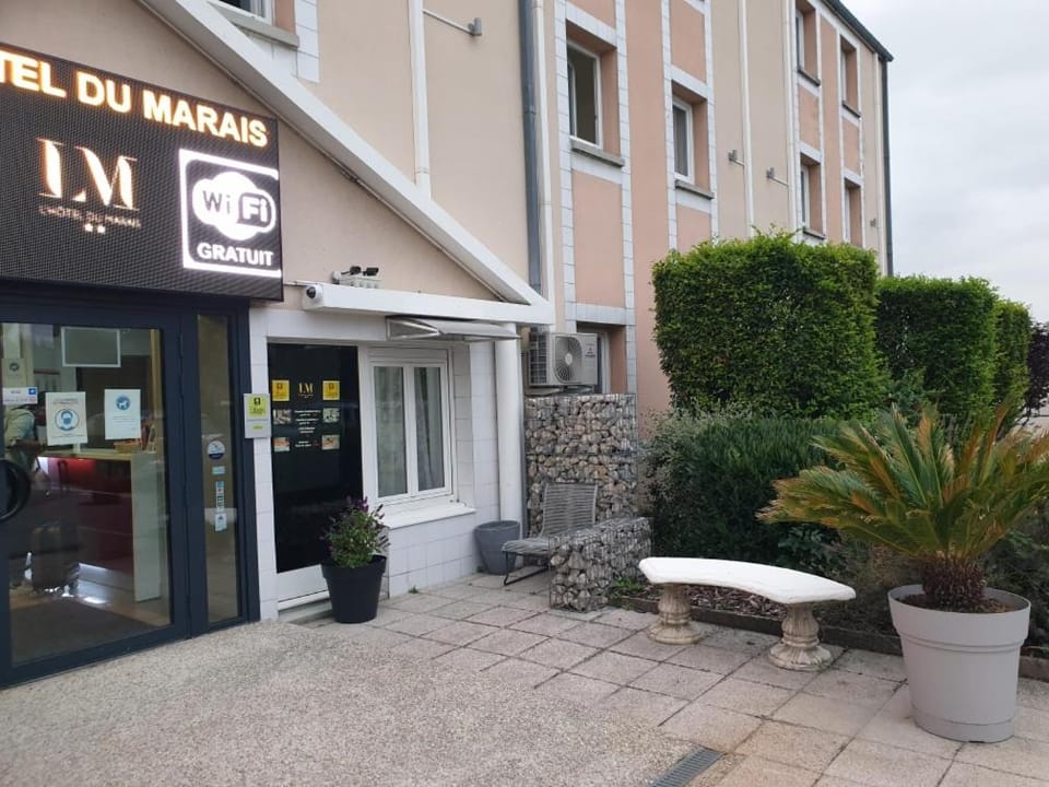 L'Hotel du Marais Romilly Centre Hotel in Grand Est