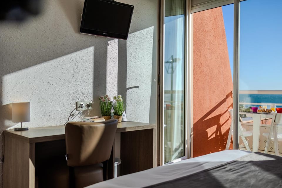 Logis Hotel & Restaurant Mediterranee Hotel in Port-la-Nouvelle