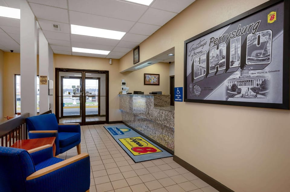 Days Inn by Wyndham Perrysburg /Toledo Hotel in Perrysburg