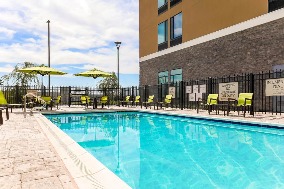 Swimming pool