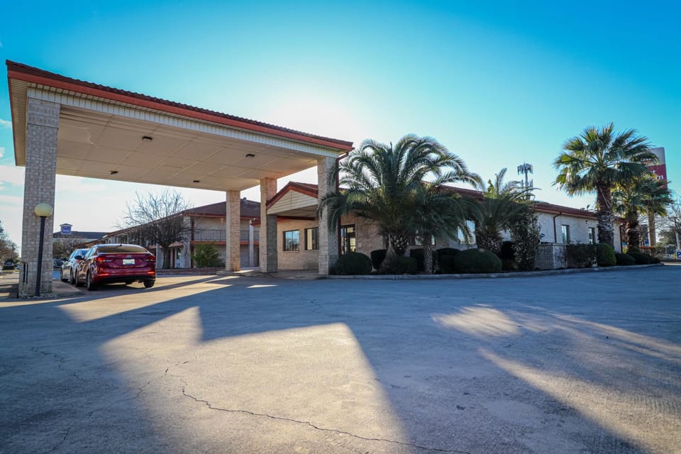 University Inn & Suites Motel in San Antonio