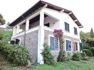 Villa with garden and terrace for 8 pax Hotel in Tuscany