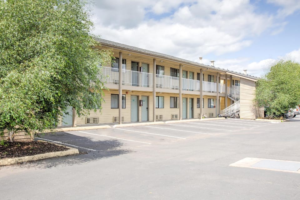 OYO Woodland Hotel and Suites Hotel in Washington