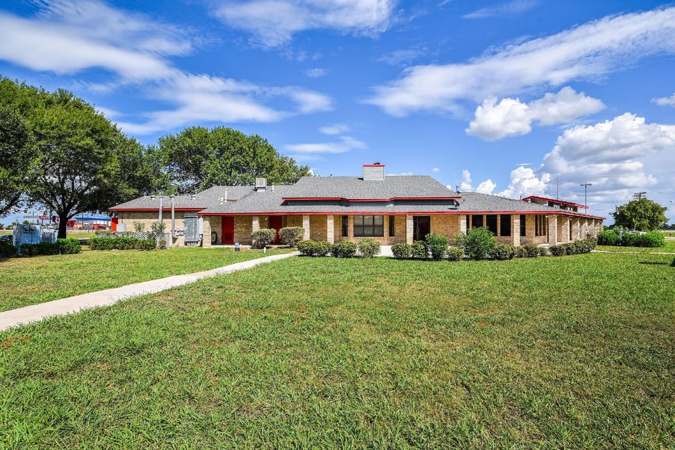 Americas Best Value Inn Lockhart Hotel in Rio Grande