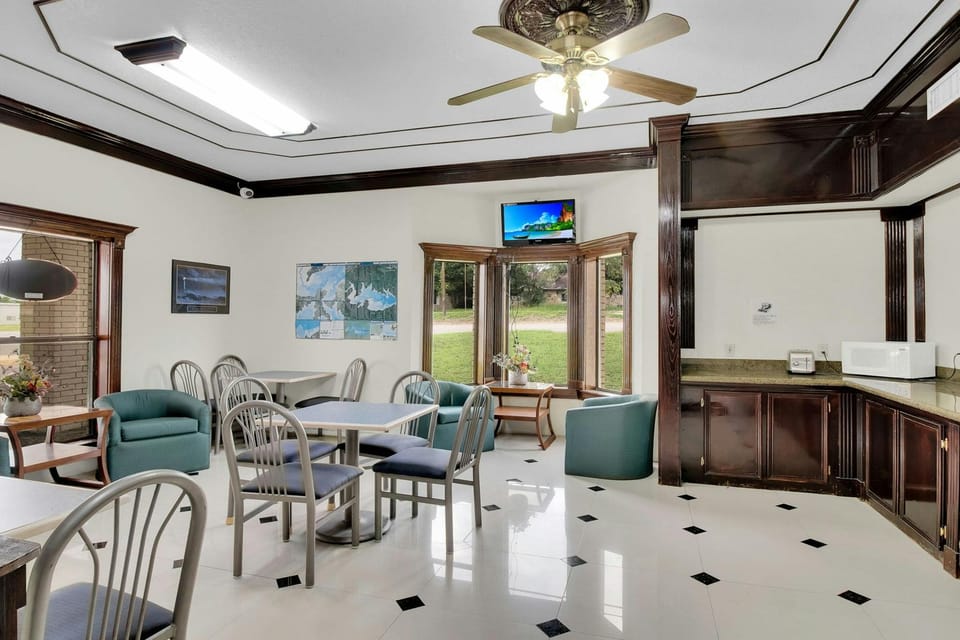 Three Rivers Executive Inn & Suites By OYO Hotel in Three Rivers