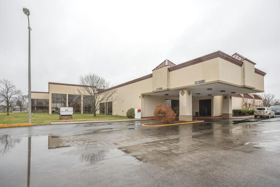 OYO Townhouse Owensboro West Hotel in Owensboro