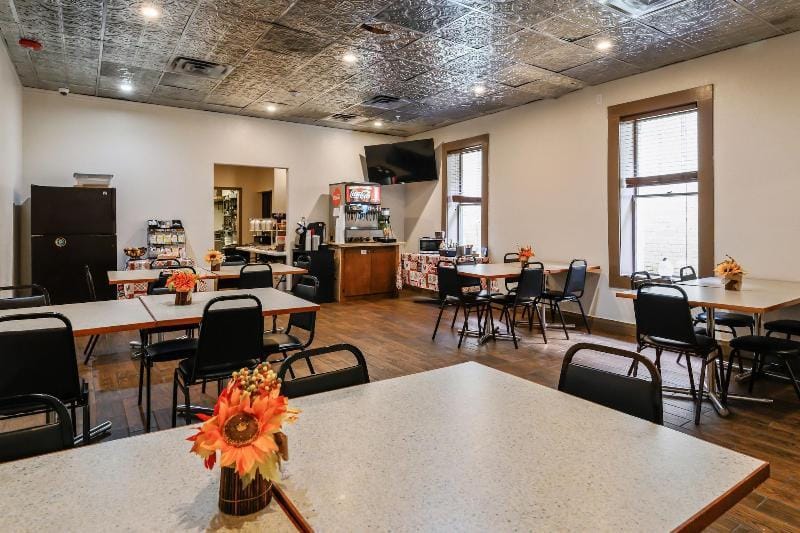 The Alcalde Hotel by OYO Hotel in Gonzales