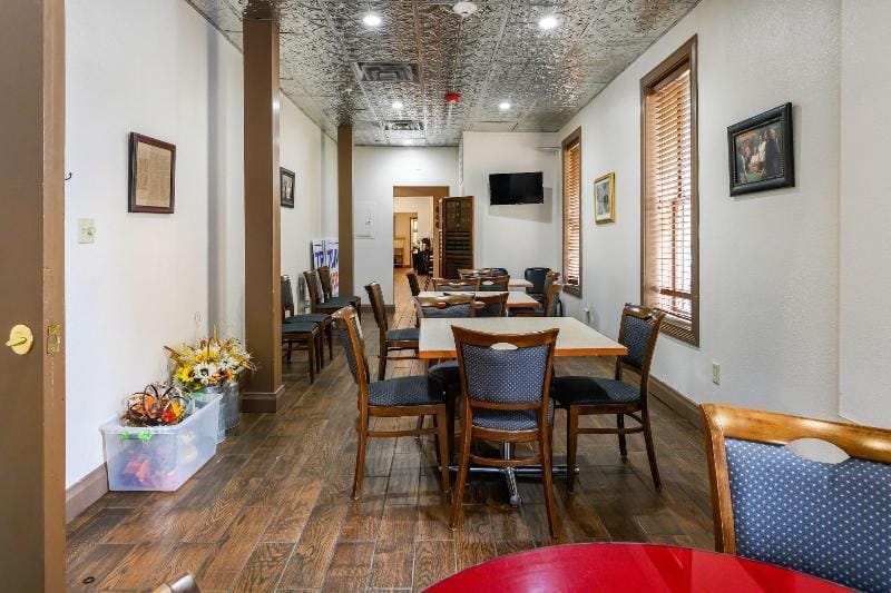 The Alcalde Hotel by OYO Hotel in Gonzales