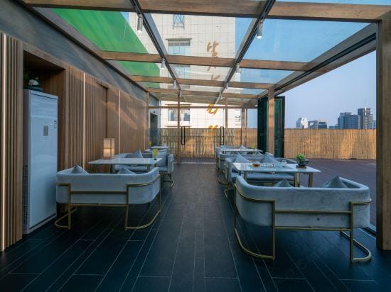Qiyupai Homestay (Hangzhou Xihu Huanglong Sports Centre) Hotel in Hangzhou