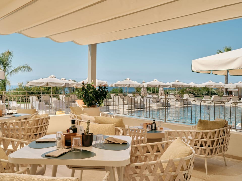 Poolside bar