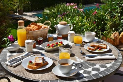 Les Hauts de la Riviera Hotel in Grasse