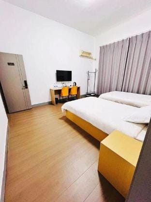 Huayang Hostel Hotel in Shanghai