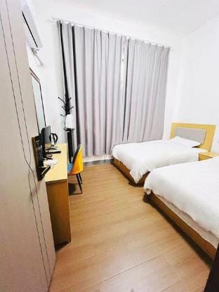 Huayang Hostel Hotel in Shanghai