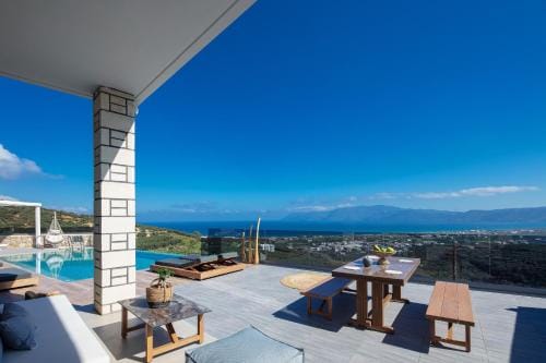 Argyrie Villas, luxury, amazing sea view, heated pool Hotel in Crete